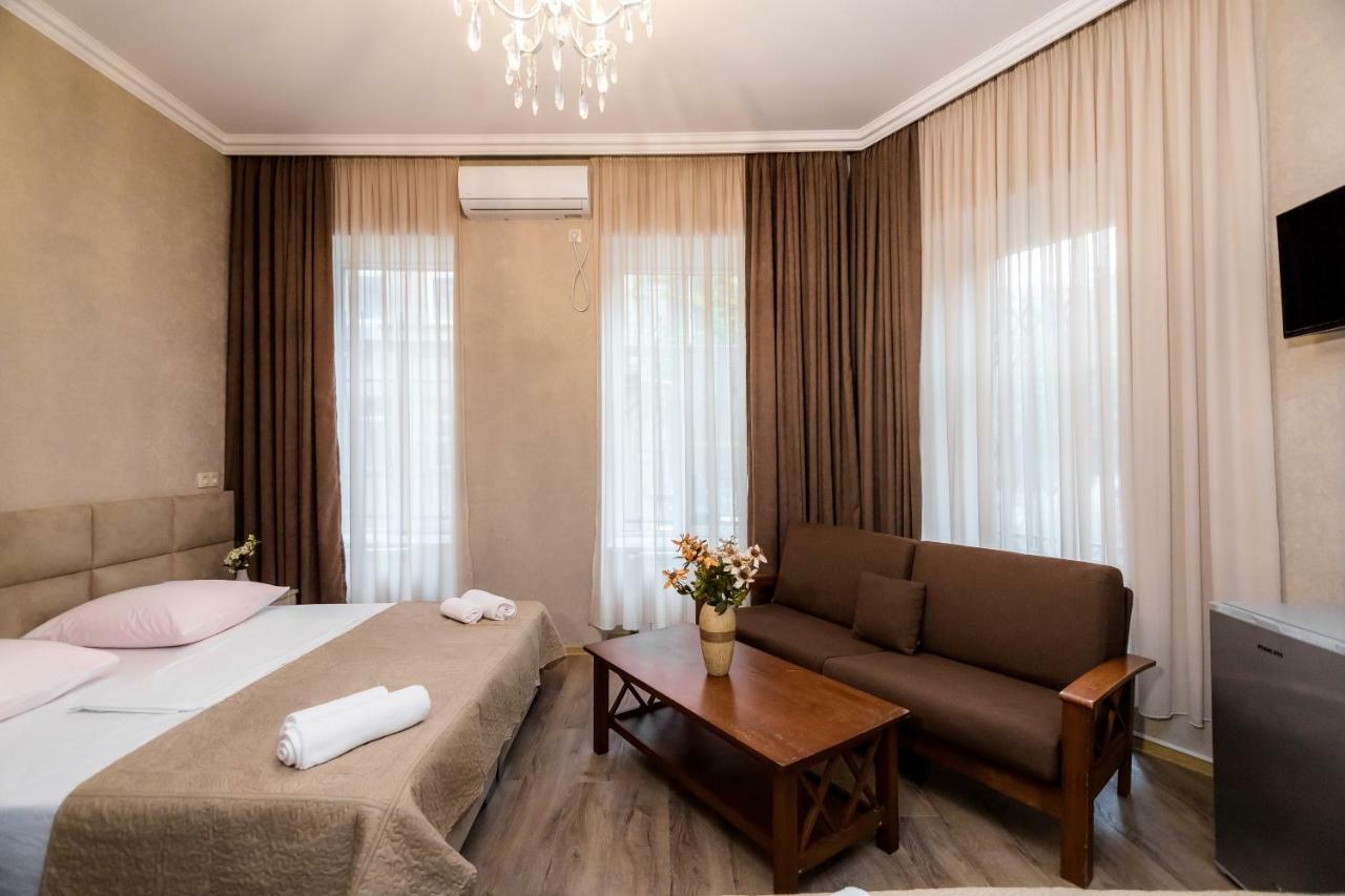Star Hotel Tbilisi Esterno foto
