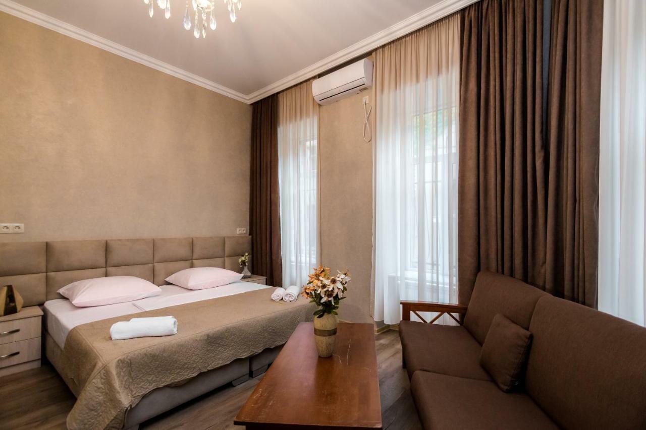 Star Hotel Tbilisi Esterno foto